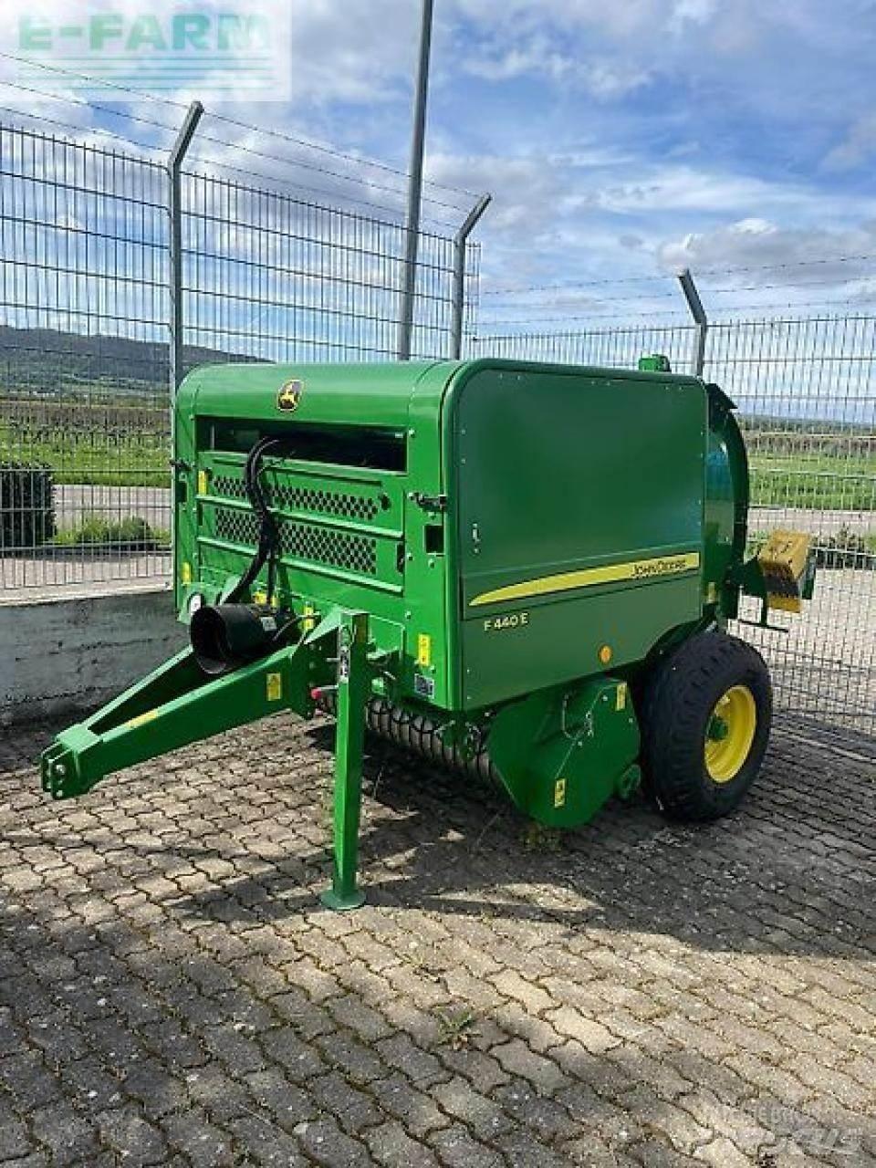 John Deere f440e Enfardadeira de fardos quadrados