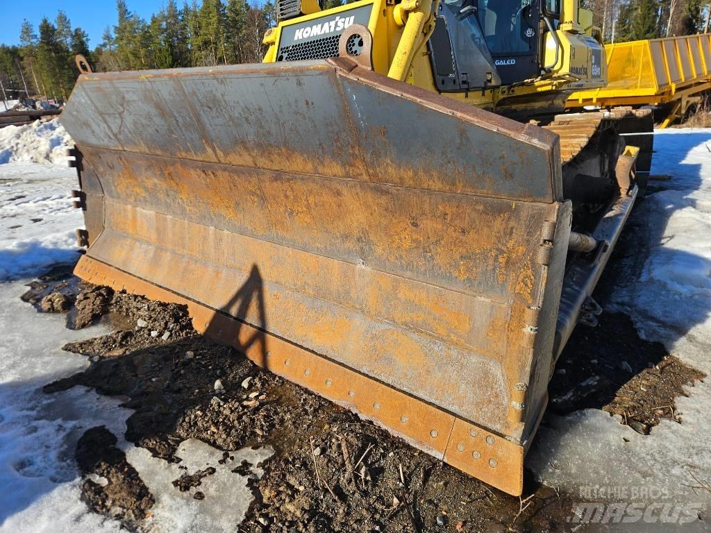Komatsu D 65 PX Dozers - Tratores rastos