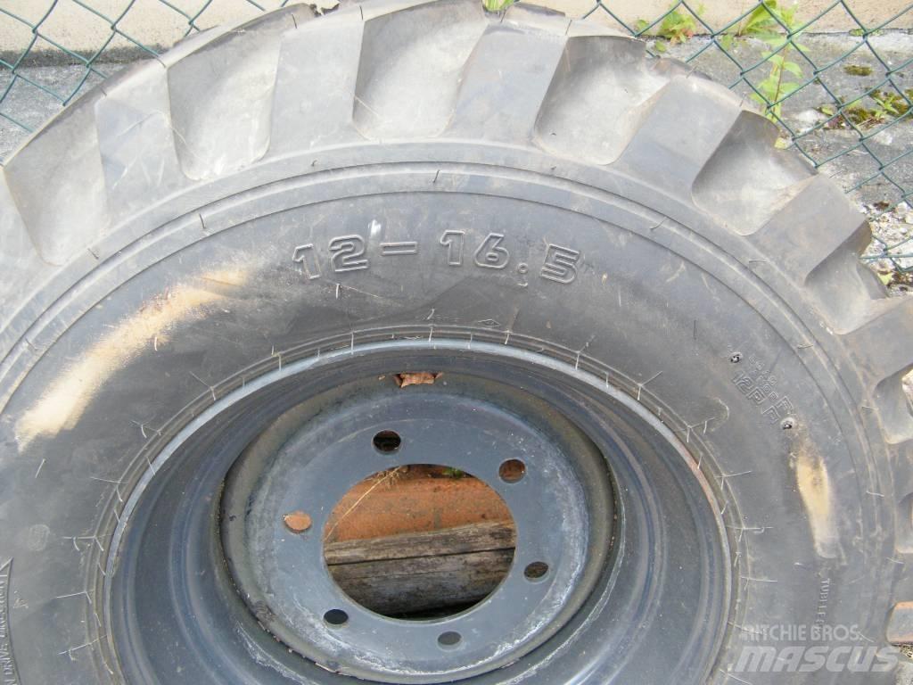 Kumho 12-16,5 Pneus