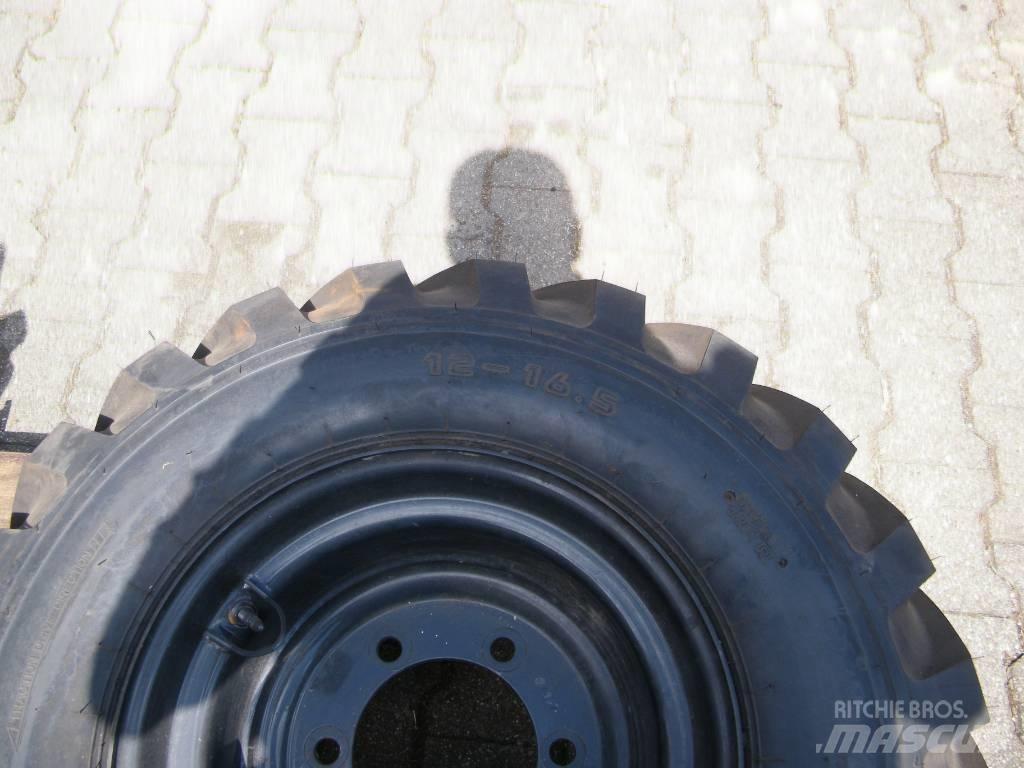 Kumho 12-16,5 Pneus