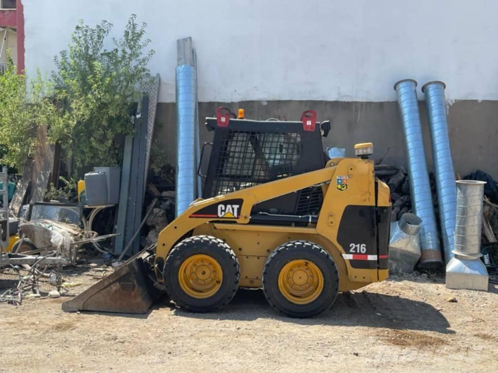 CAT 216 Minicarregadeiras