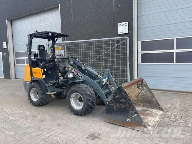 GiANT V452T X-TRA HD Mini carregadoras