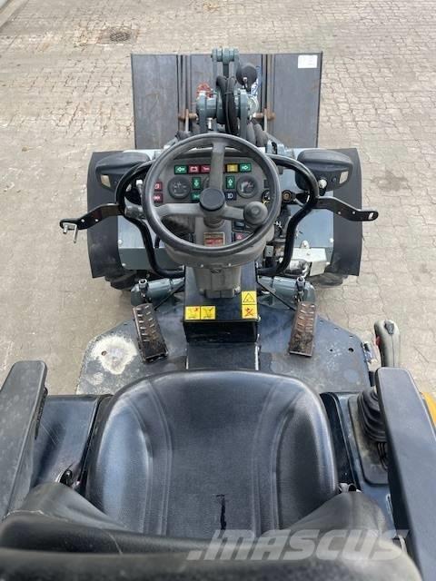 GiANT V452T X-TRA HD Mini carregadoras