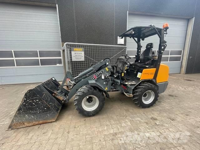 GiANT V452T X-TRA HD Mini carregadoras