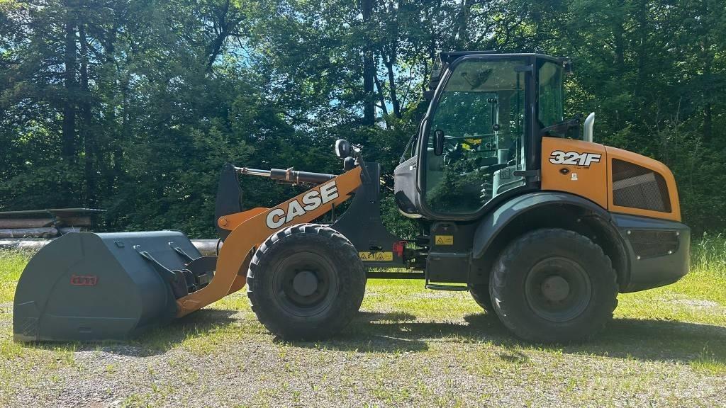 CASE 321 F Carregadeiras de rodas