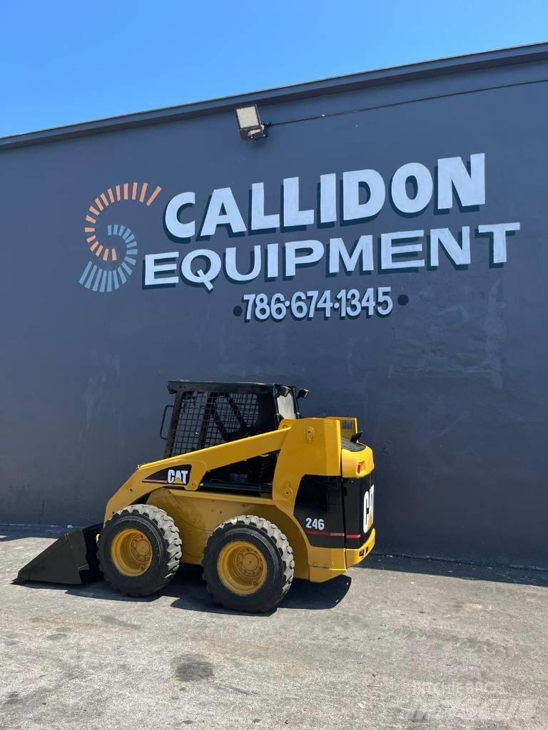 CAT 246 Minicarregadeiras