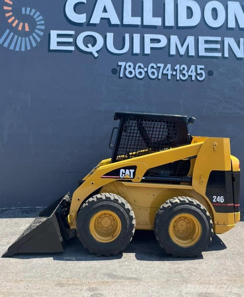 CAT 246 Minicarregadeiras