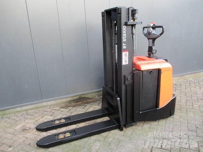 Toyota SPE 160L Empilhador para operador externo