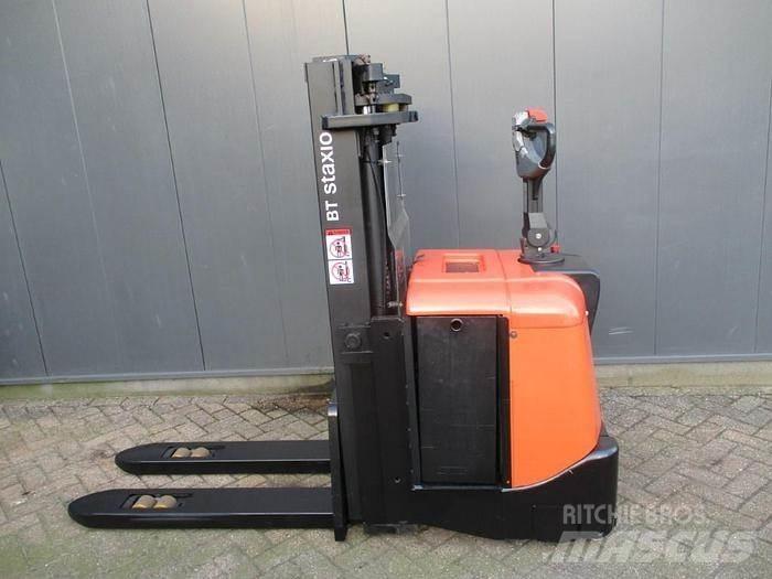 Toyota SPE 160L Empilhador para operador externo