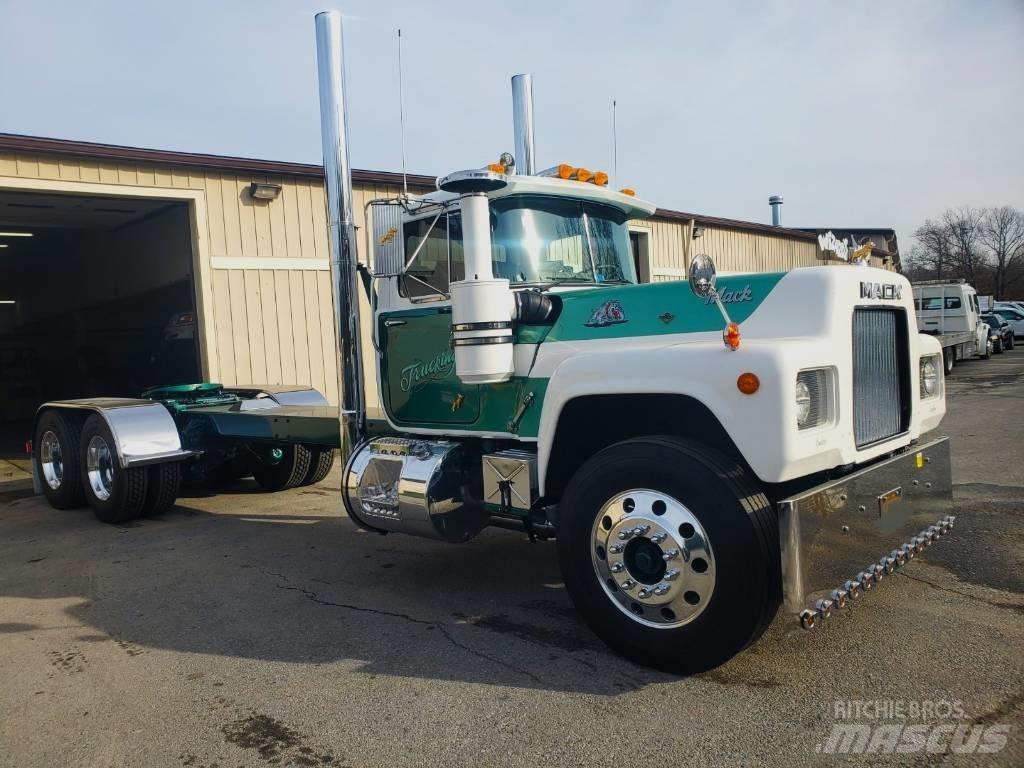 Mack R700 Camiões de chassis e cabine