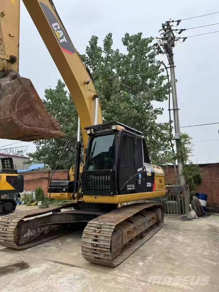 CAT 323D Escavadeiras de esteiras