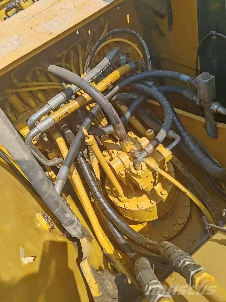 CAT 323D Escavadeiras de esteiras