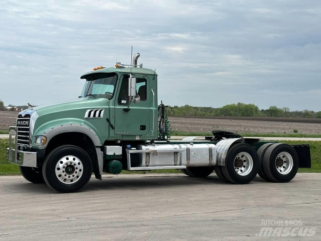 Mack GU713 Cavalos Mecânicos