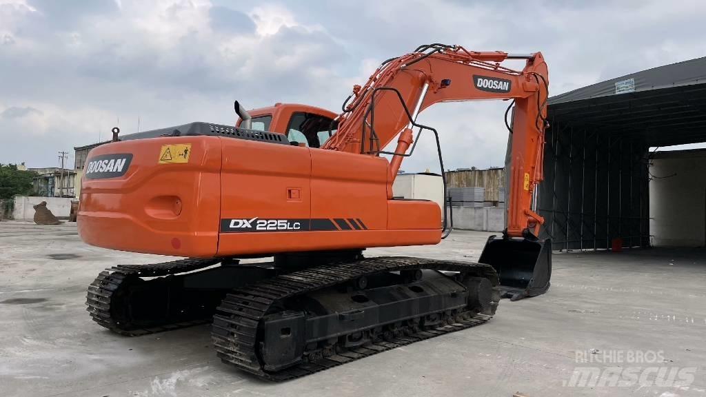 Doosan DX 225 Escavadeiras de esteiras
