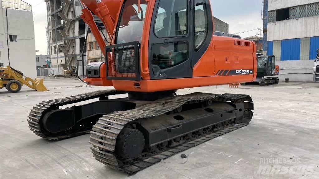 Doosan DX 225 Escavadeiras de esteiras