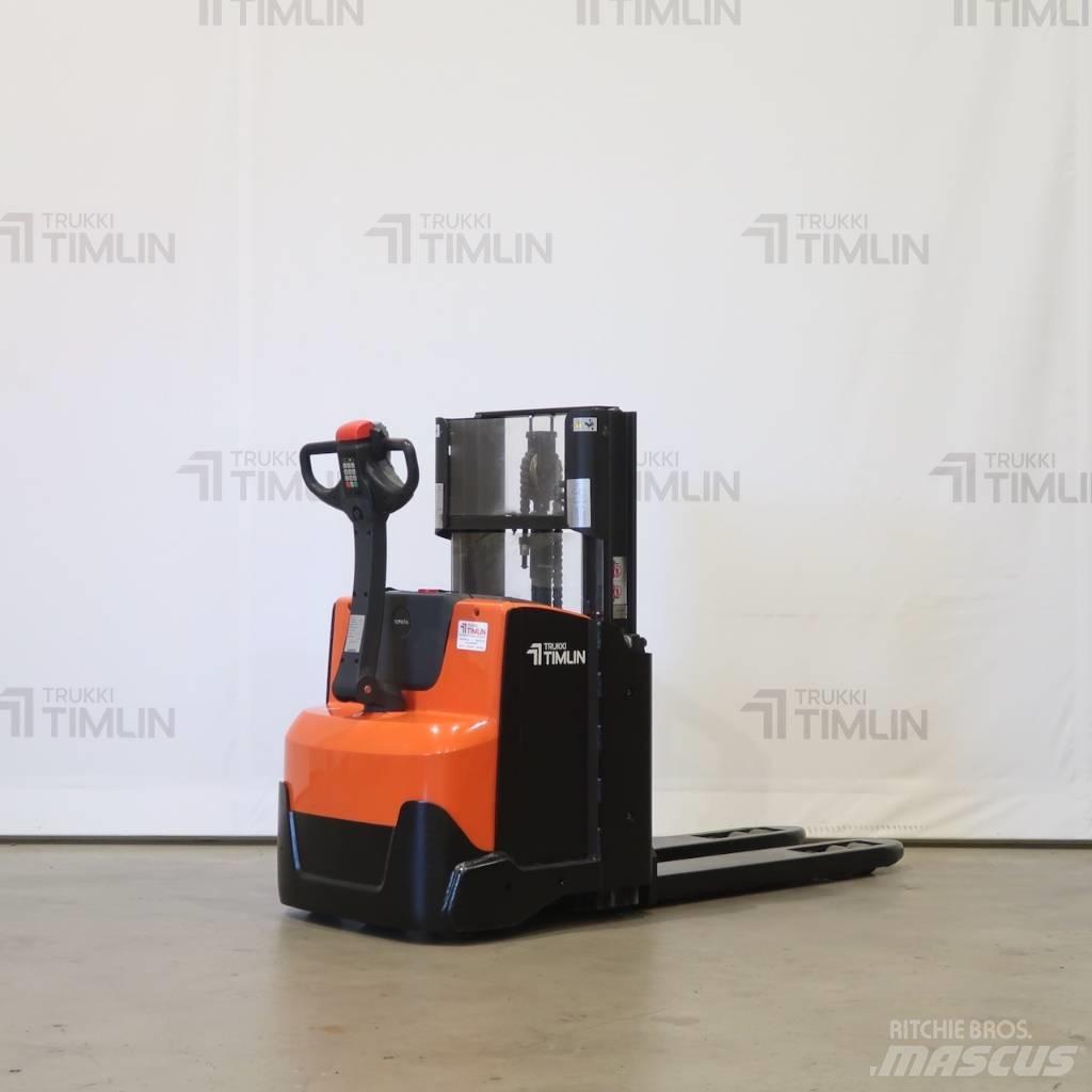 Toyota SWE200D Empilhador para operador externo