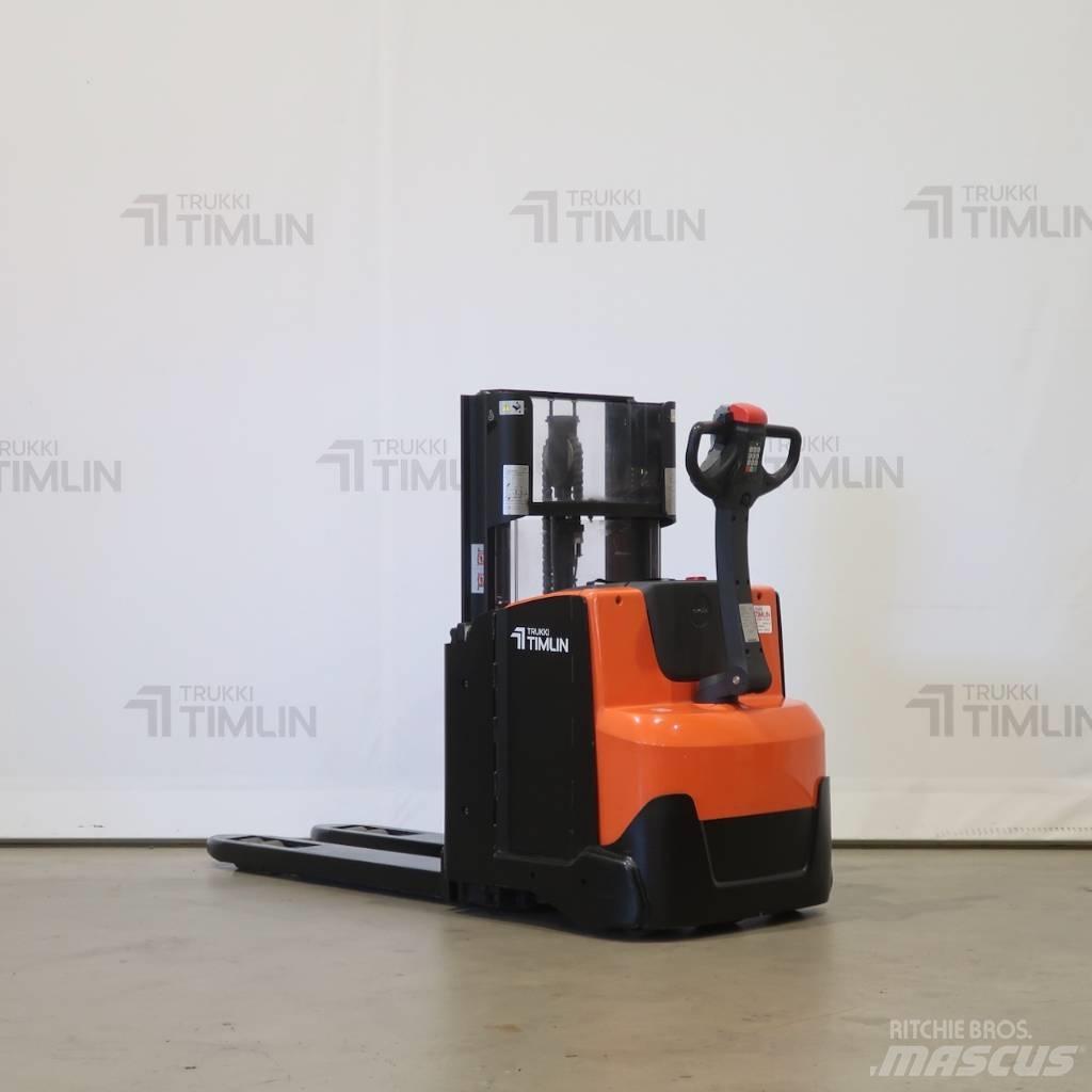 Toyota SWE200D Empilhador para operador externo