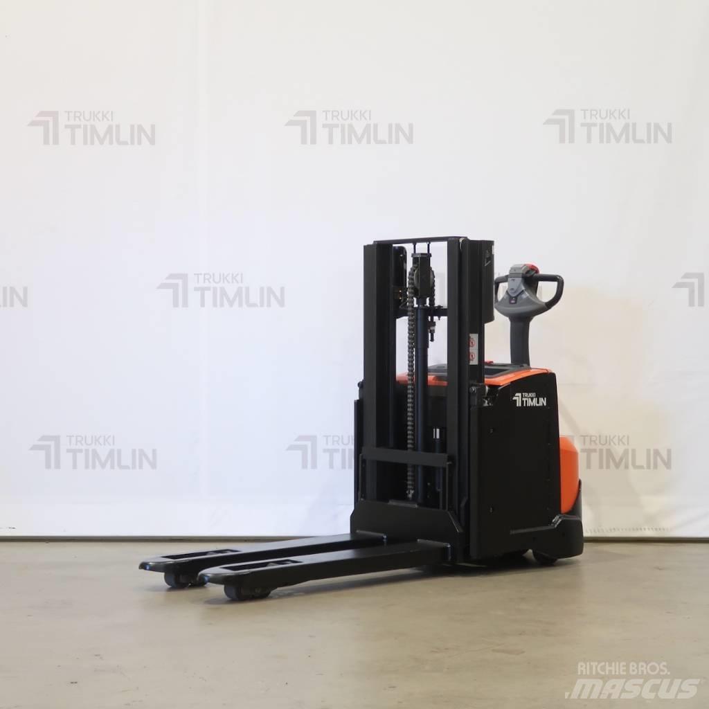 Toyota SWE200D Empilhador para operador externo