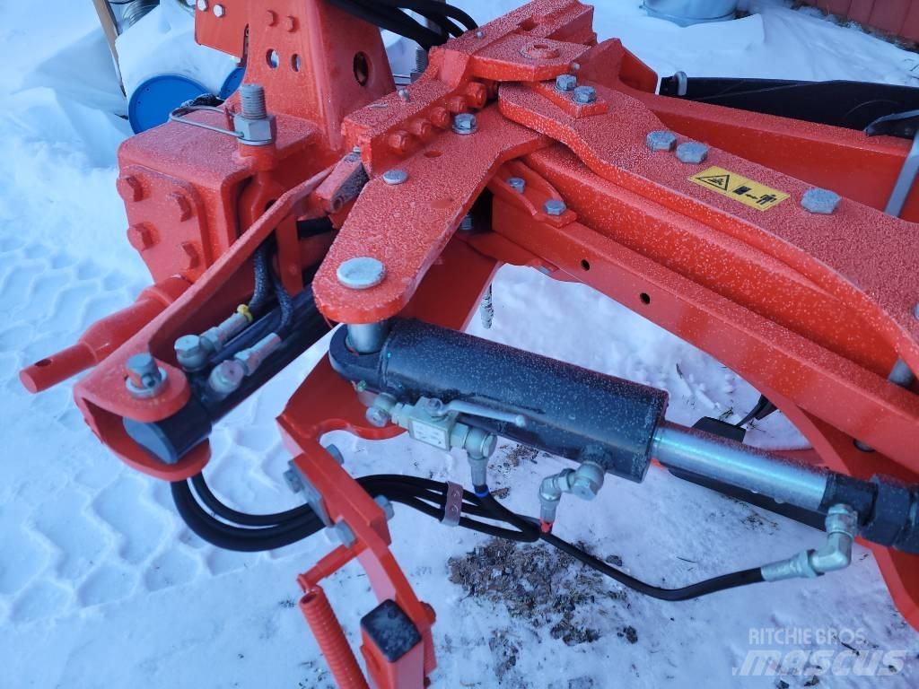 Kubota RM 3005V Charruas reversíveis