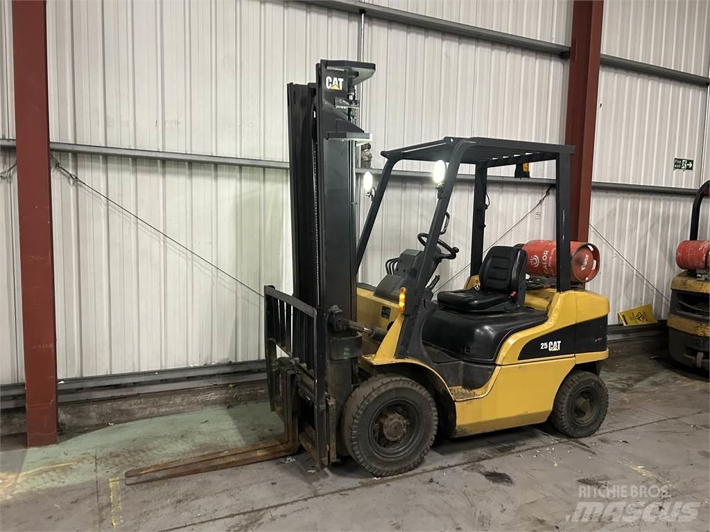 CAT GP25NT Empilhadores a gás