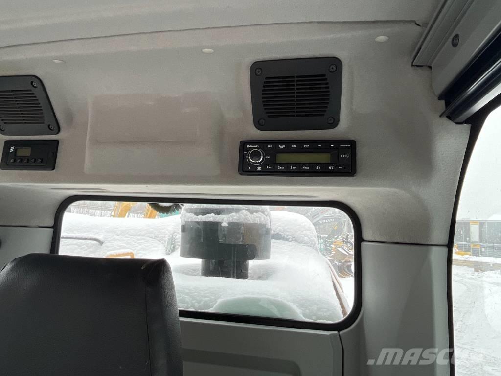 CAT 323 F Escavadeiras de esteiras