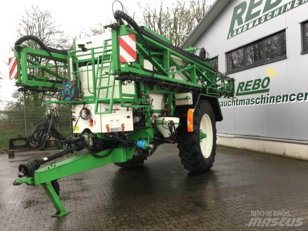CHD F 7033 A Pulverizadores rebocados