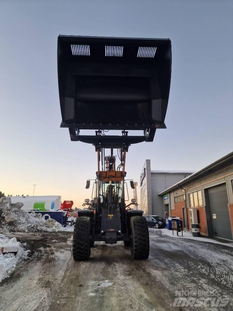 CASE 821G Carregadeiras de rodas
