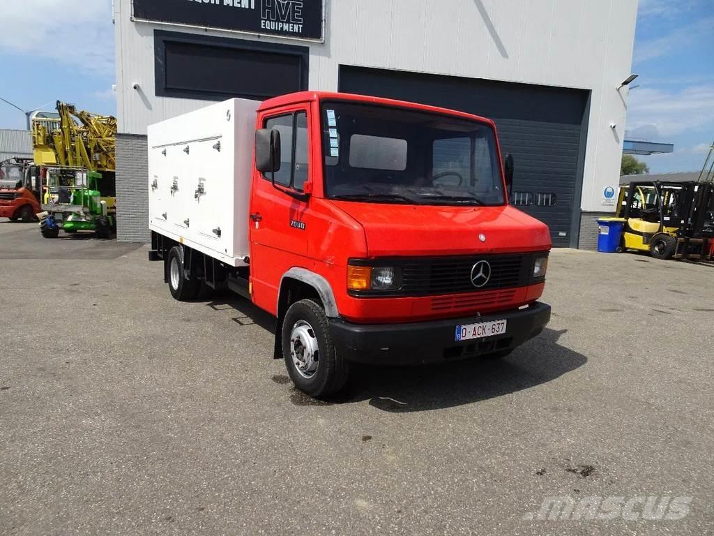 Mercedes-Benz 709D Caminhões caixa temperatura controlada