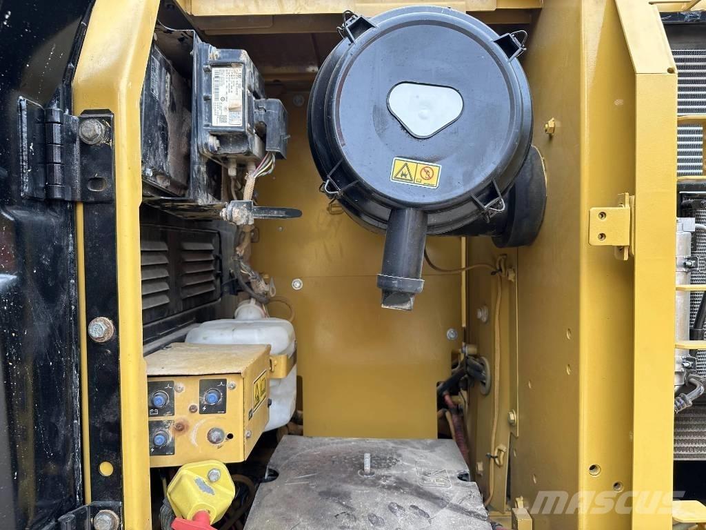 CAT 320D2 Escavadeiras de esteiras