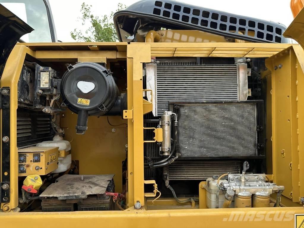 CAT 320D2 Escavadeiras de esteiras