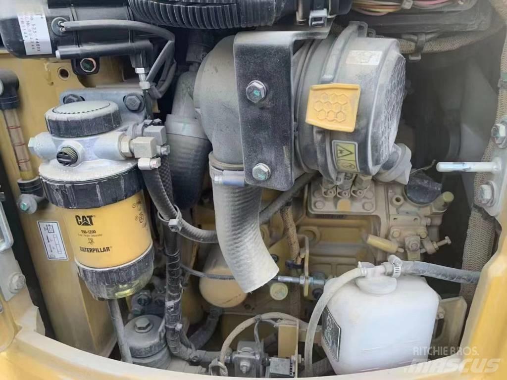 CAT 301.7 Miniescavadeiras