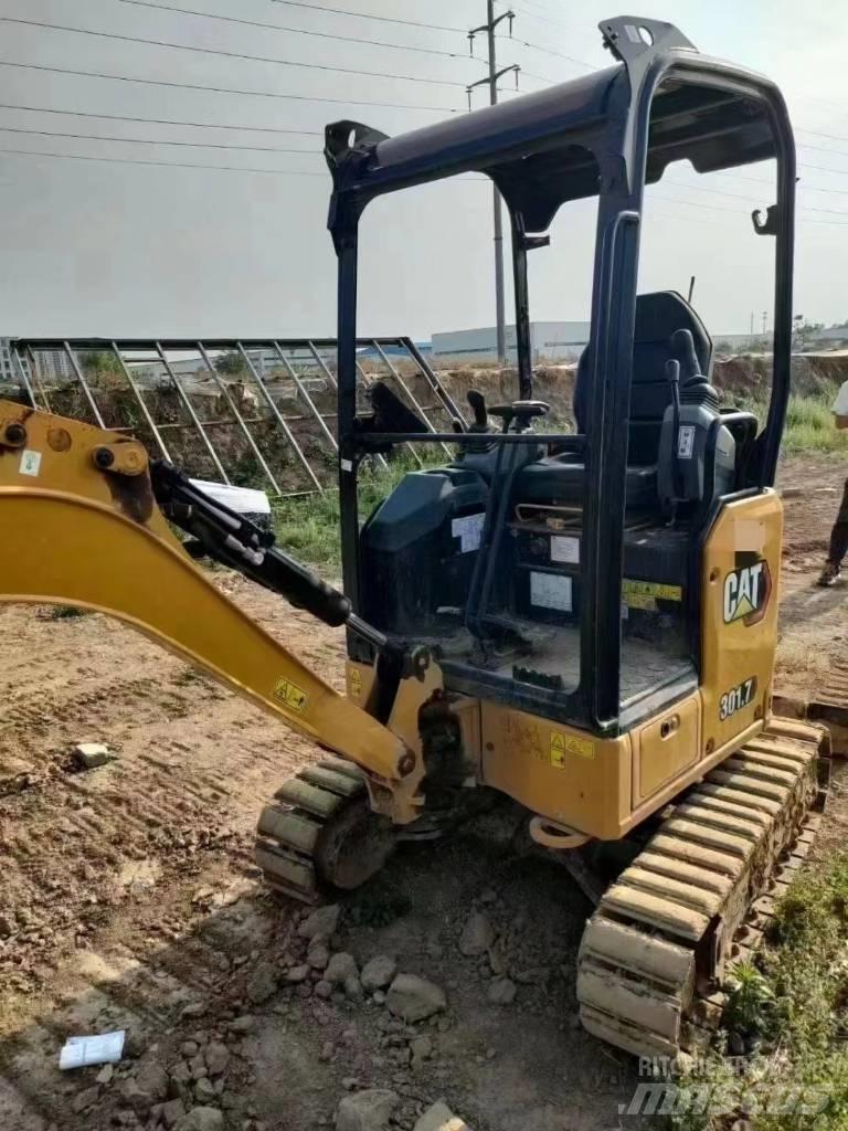 CAT 301.7 Miniescavadeiras