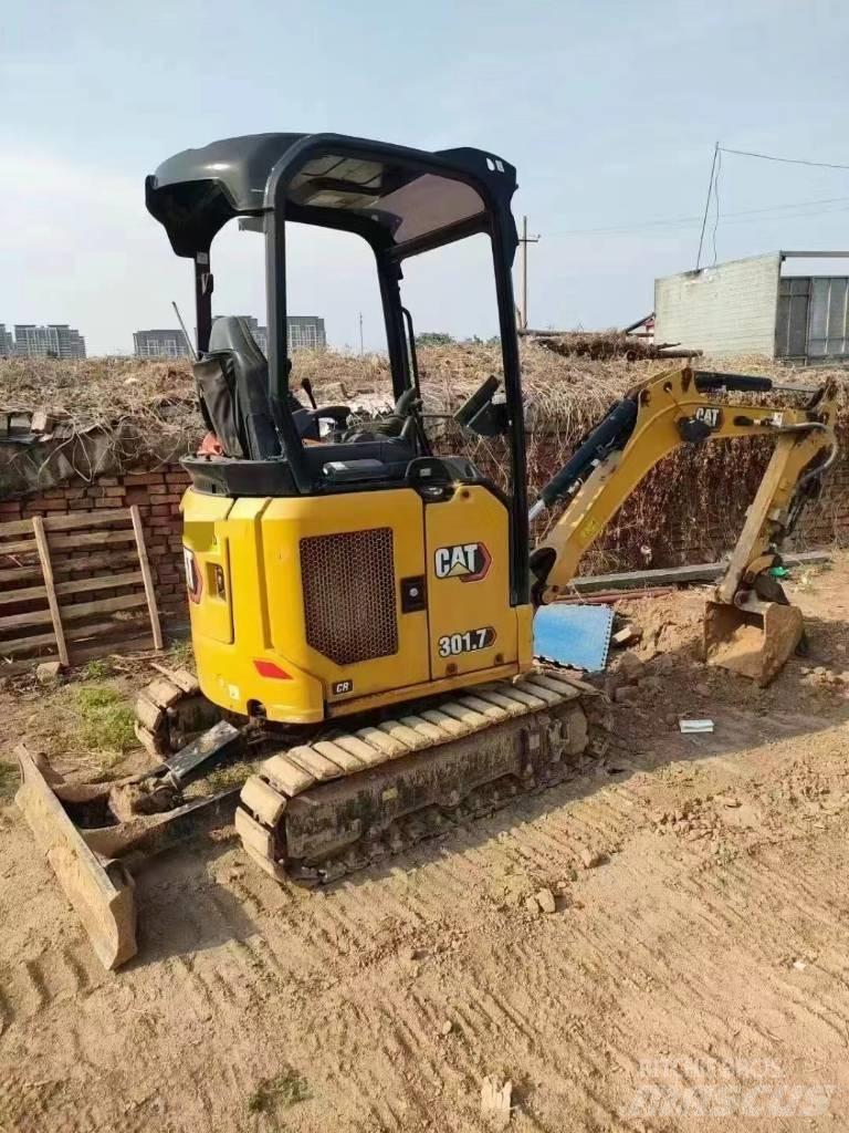 CAT 301.7 Miniescavadeiras