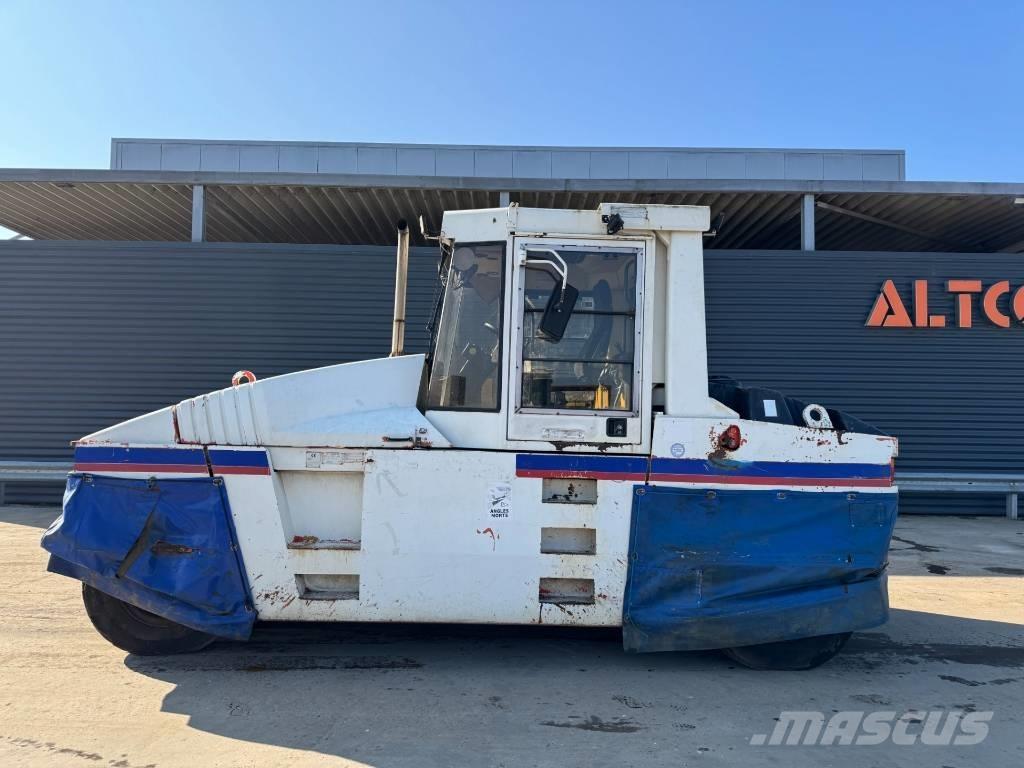 CAT PS-300B Cilindros Compactadores de pneus