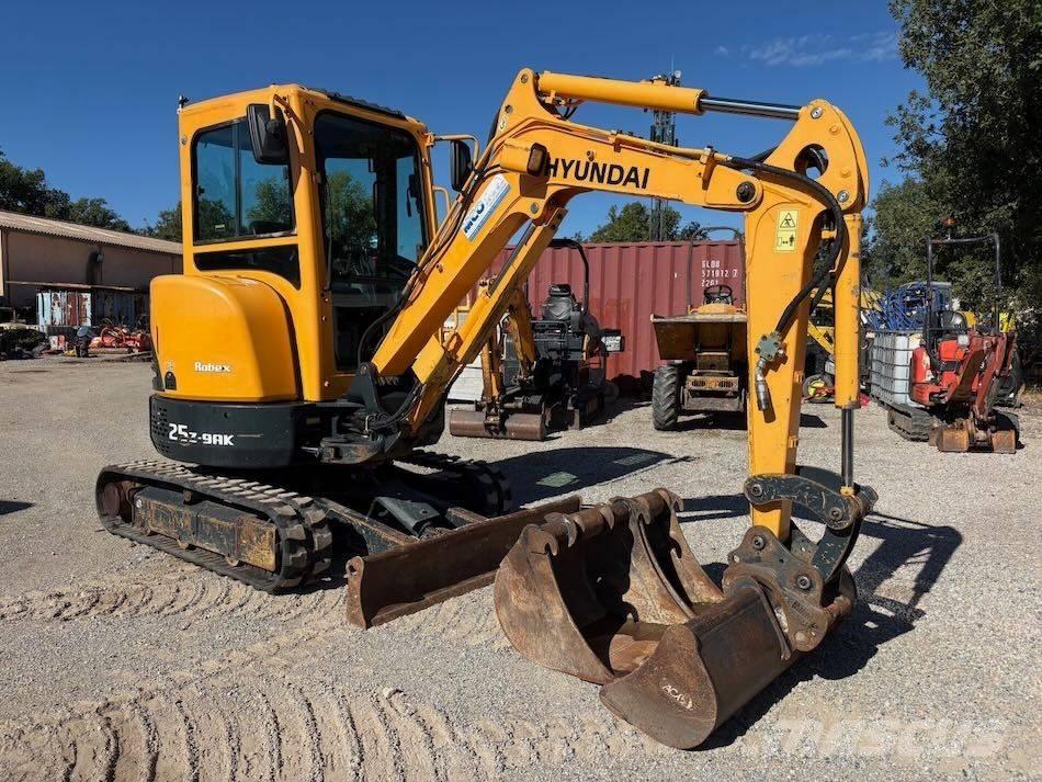 Hyundai R25Z-9 AK Miniescavadeiras