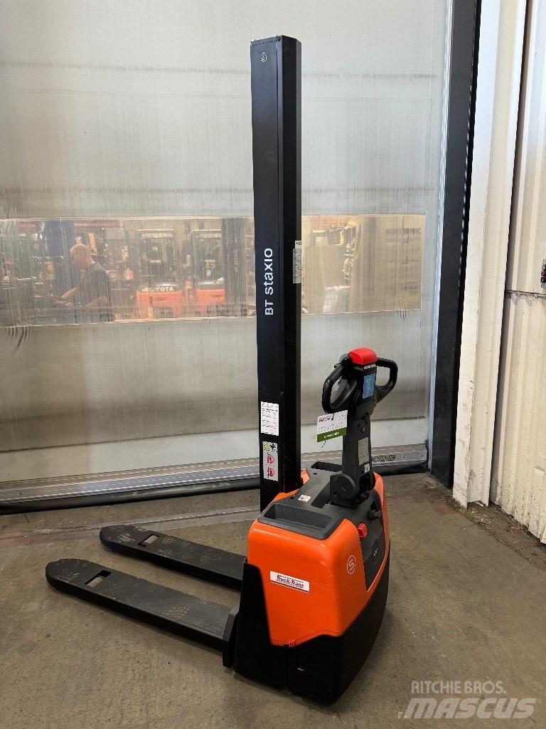 Toyota HWE100 Empilhador para operador externo