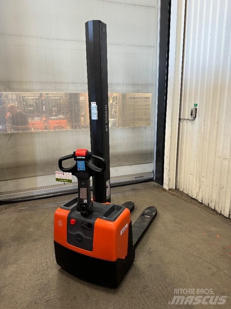 Toyota HWE100 Empilhador para operador externo
