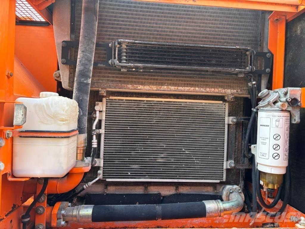 Doosan DX 300 LC Escavadeiras de esteiras