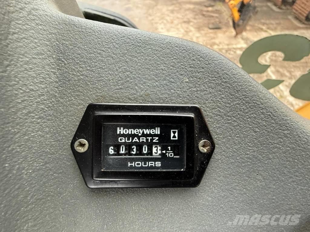 Komatsu WB 93 S-5 Retroescavadeiras
