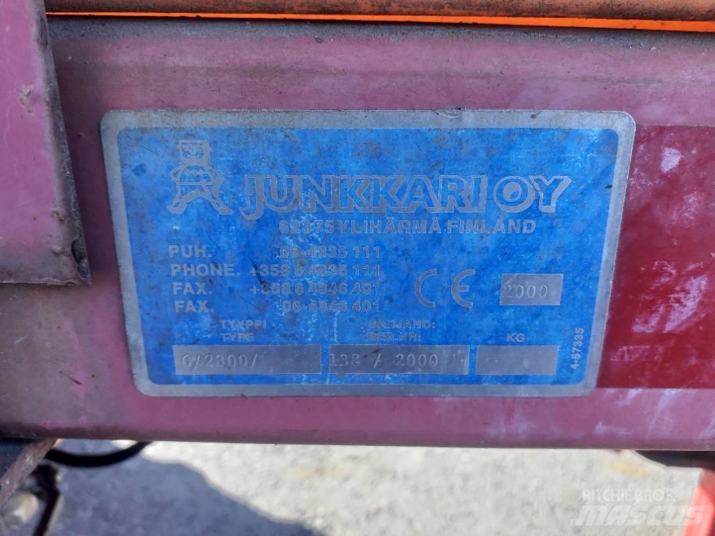 Junkkari 2300 / 15 / 3 Pulverizadores rebocados