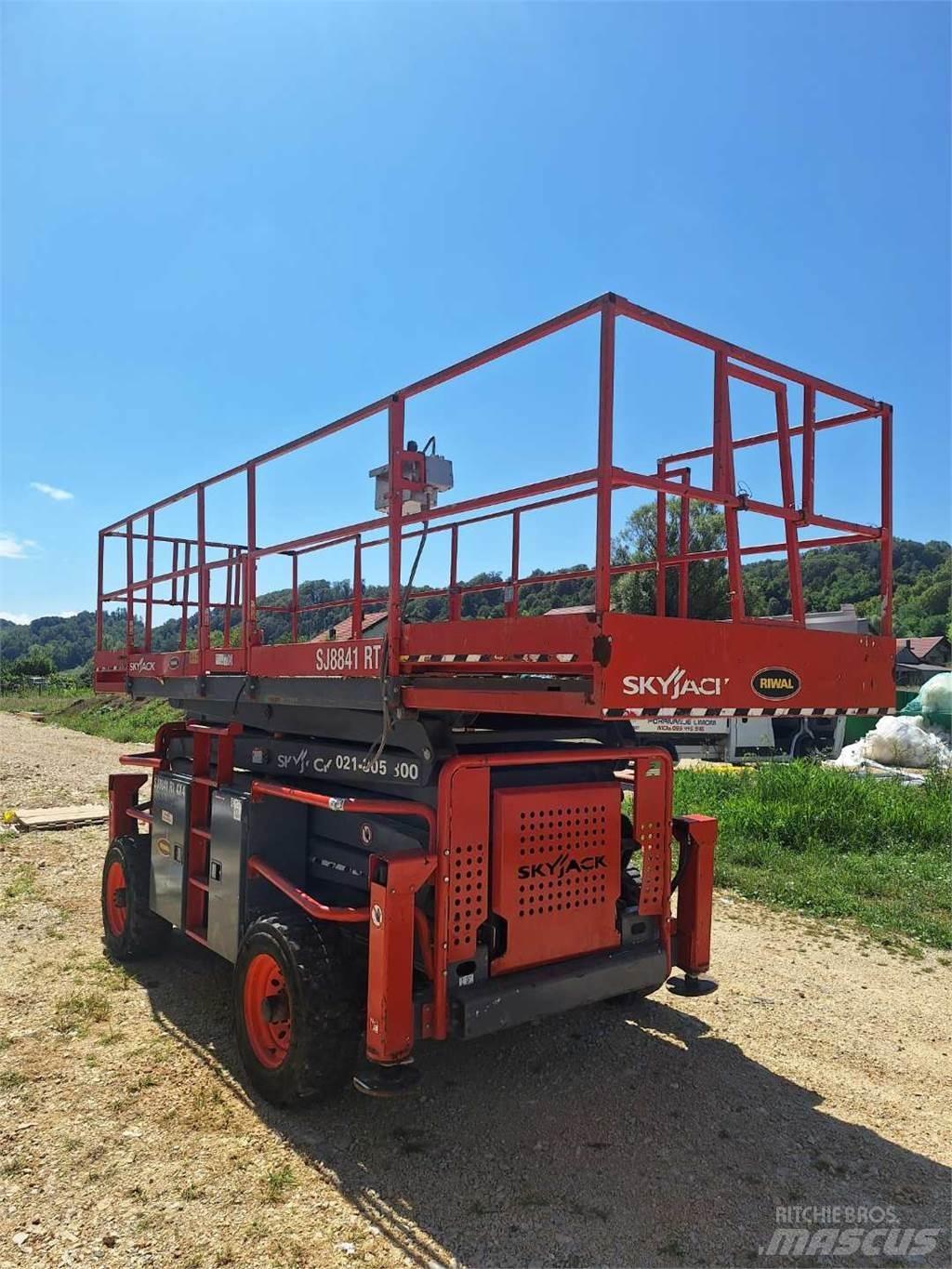 SkyJack 8841RT Elevadores de tesoura