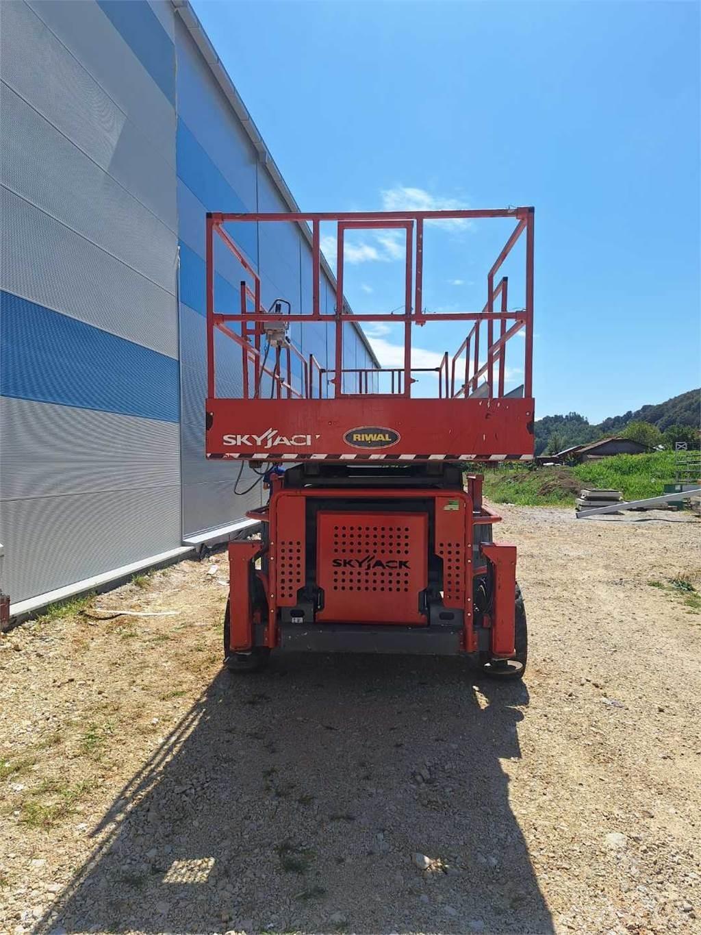 SkyJack 8841RT Elevadores de tesoura