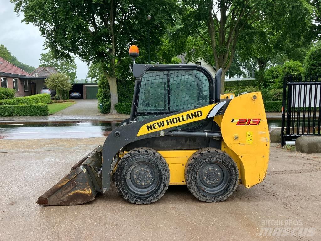 New Holland L 213 Minicarregadeiras