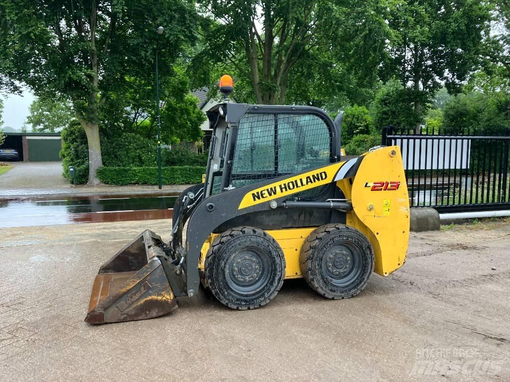 New Holland L 213 Minicarregadeiras