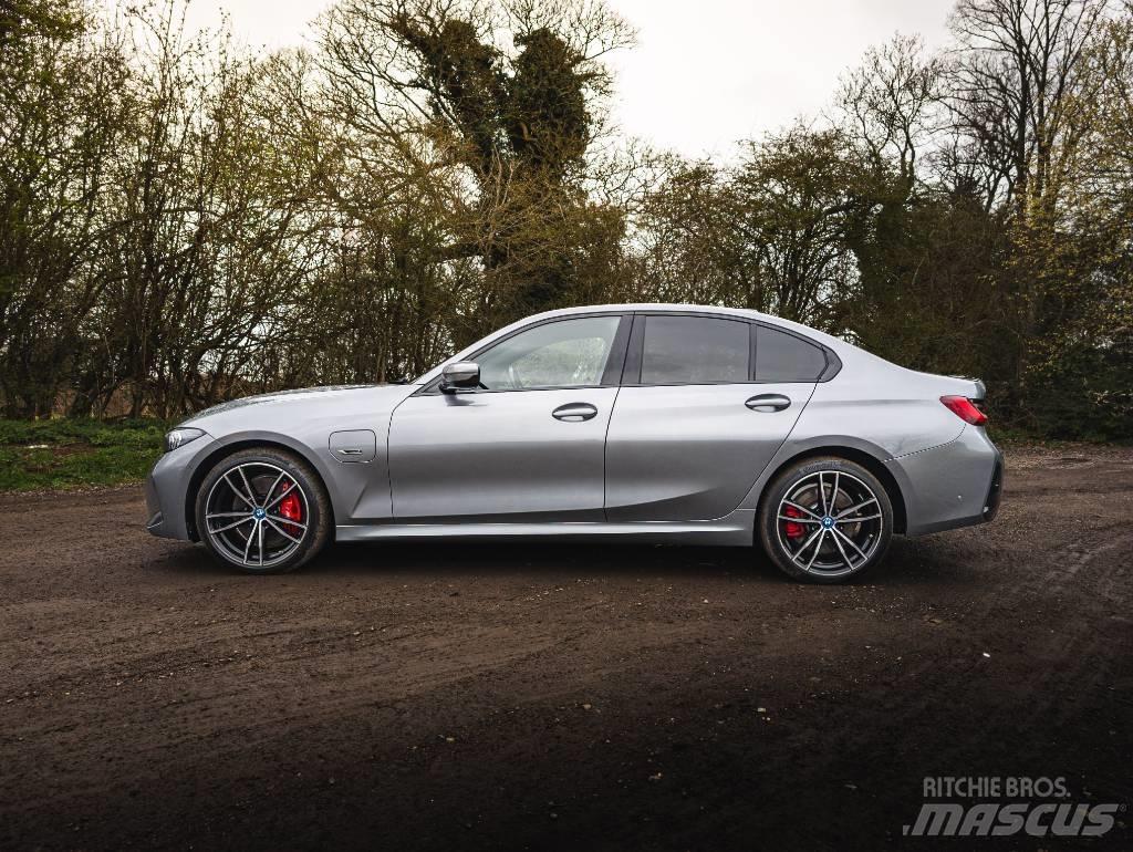 BMW 330e Automóvel