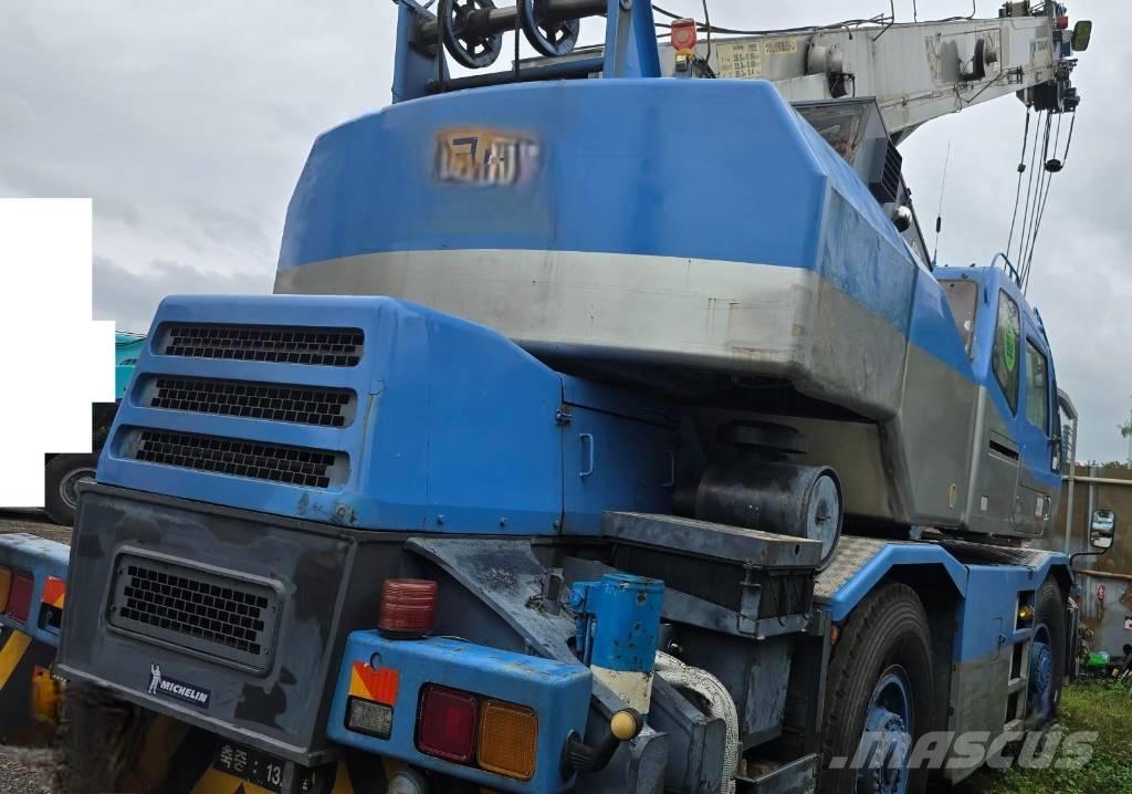 Tadano TR 250 M-6 Gruas Fora-de-estrada