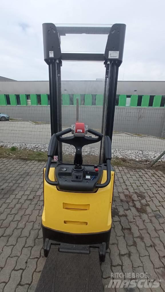 Hyster S1.4S Empilhador para operador externo
