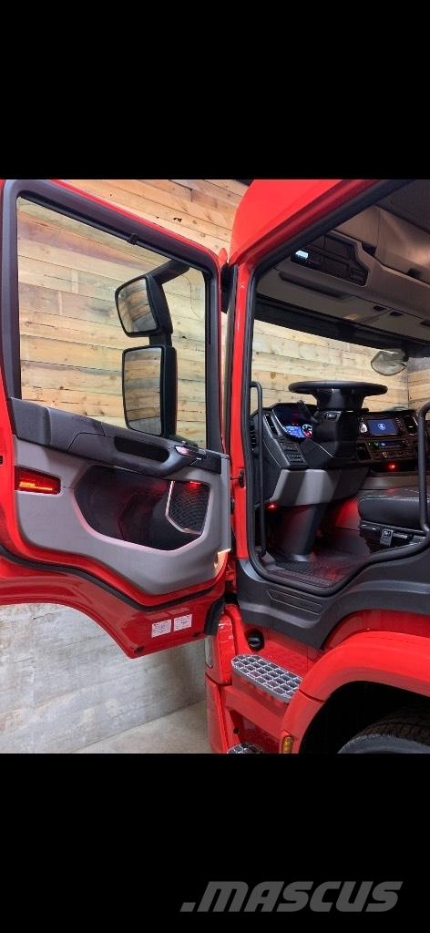 Scania P 280 Caminhões de caixa fechada
