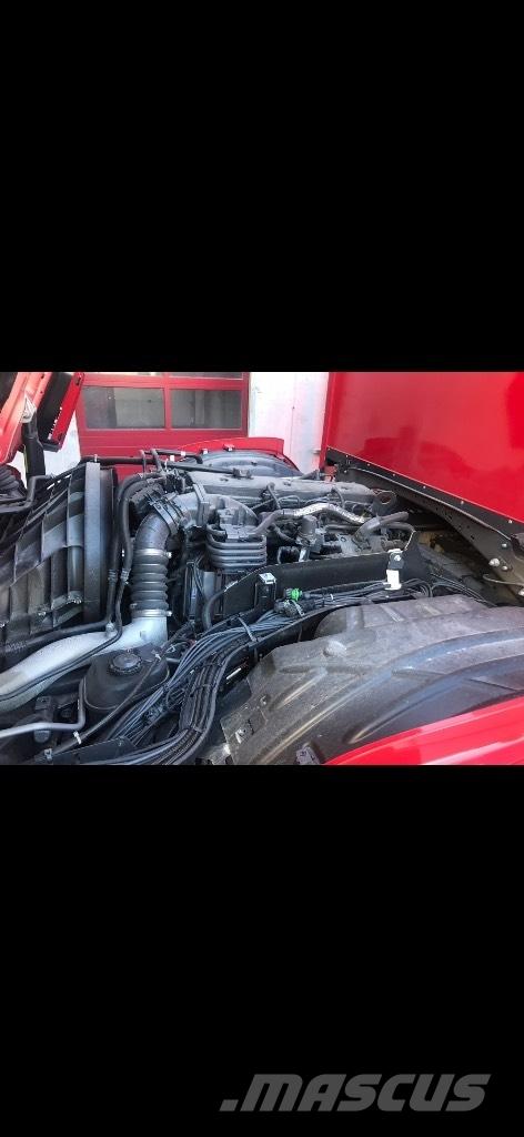 Scania P 280 Caminhões de caixa fechada