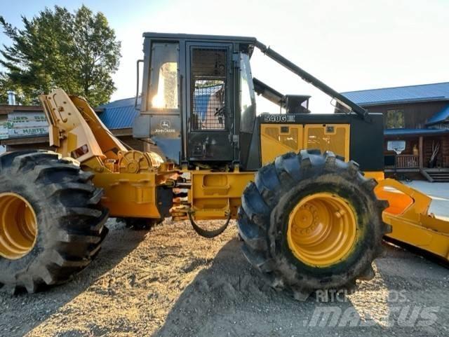 John Deere 540 G III Rechegadores